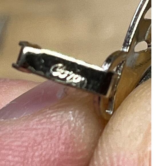 Vintage gold tone leaf bracelet. women's jewelry. light weight. Marked - Picture 3 of 4